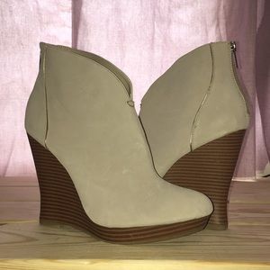 Jennifer Lopez tan booties